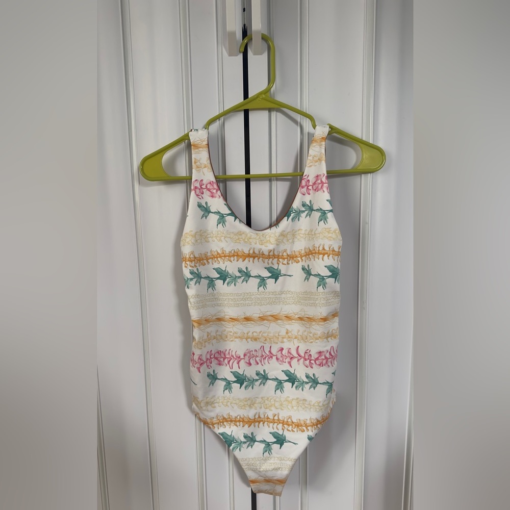 NWT Nā Wāhine Lole Kaimade Lei Noah One Piece Swimswuit in White